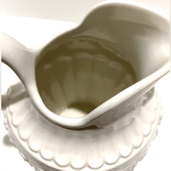 Neuwirth Ivory Ceramic Beverage Pitcher Embossed Flowers Garland Signed Portugal - Picture 7 of 8